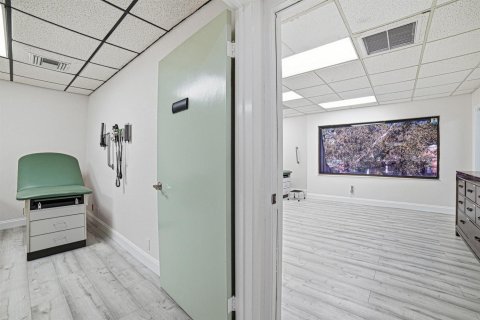 Propiedad comercial en venta en Coral Springs, Florida № 2087825 - foto 8