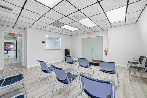 Propiedad comercial en venta en Coral Springs, Florida № 2087825 - foto 28