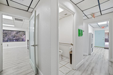 Propiedad comercial en venta en Coral Springs, Florida № 2087825 - foto 7