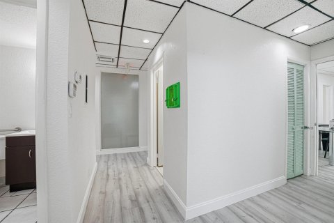 Propiedad comercial en venta en Coral Springs, Florida № 2087825 - foto 6
