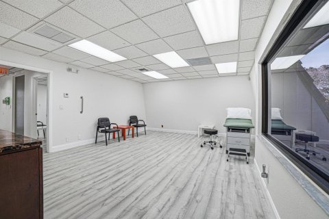 Propiedad comercial en venta en Coral Springs, Florida № 2087825 - foto 18