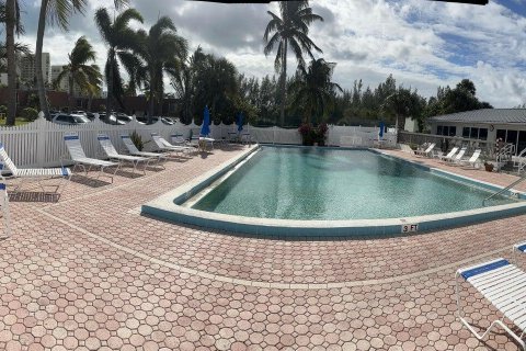 Adosado en venta en Jensen Beach, Florida, 2 dormitorios, 139.35 m2 № 2084105 - foto 7