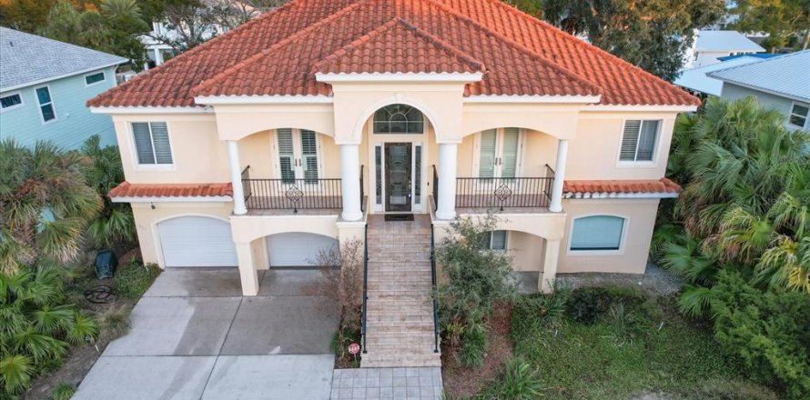 House in Crystal River, Florida 3 bedrooms, 240.25 sq.m. № 1554992