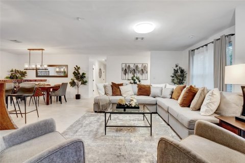 House in Davie, Florida 8 bedrooms, 261.06 sq.m. № 1983320 - photo 9