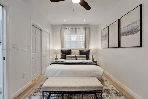 House in Davie, Florida 8 bedrooms, 261.06 sq.m. № 1983320 - photo 16