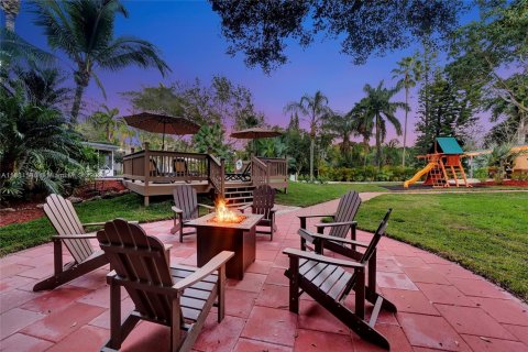 House in Davie, Florida 8 bedrooms, 261.06 sq.m. № 1983320 - photo 20