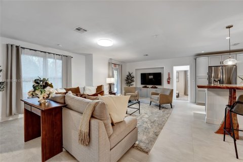 House in Davie, Florida 8 bedrooms, 261.06 sq.m. № 1983320 - photo 17