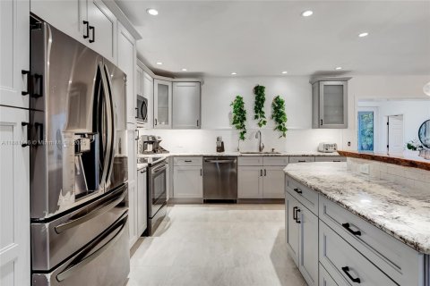 House in Davie, Florida 8 bedrooms, 261.06 sq.m. № 1983320 - photo 8