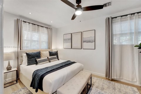 House in Davie, Florida 8 bedrooms, 261.06 sq.m. № 1983320 - photo 29