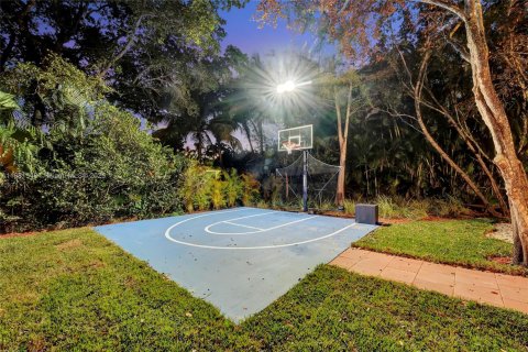 House in Davie, Florida 8 bedrooms, 261.06 sq.m. № 1983320 - photo 21