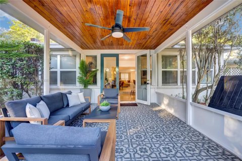 House in Davie, Florida 8 bedrooms, 261.06 sq.m. № 1983320 - photo 24