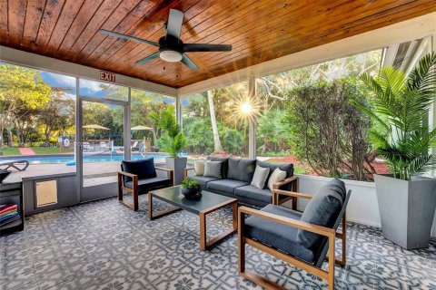 House in Davie, Florida 8 bedrooms, 261.06 sq.m. № 1983320 - photo 14