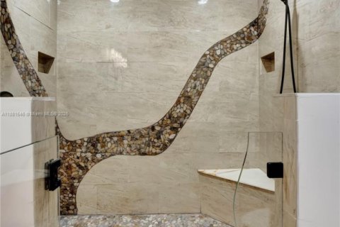 House in Davie, Florida 8 bedrooms, 261.06 sq.m. № 1983320 - photo 12