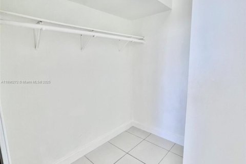 Снять в аренду кондоминиум в Норт-Майами-Бич, Флорида 1 спальня, 75.07м2, № 1950429 - фото 8