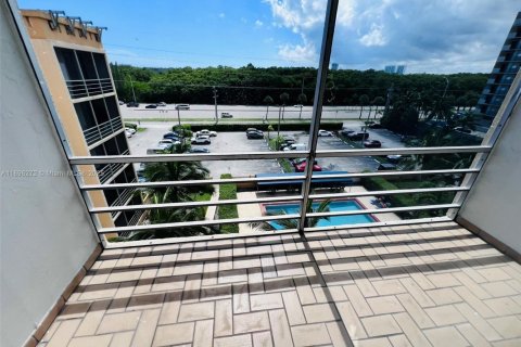Снять в аренду кондоминиум в Норт-Майами-Бич, Флорида 1 спальня, 75.07м2, № 1950429 - фото 4