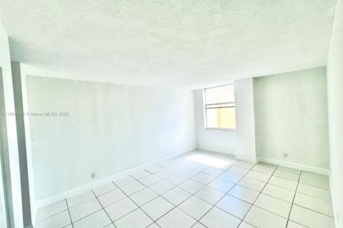 Снять в аренду кондоминиум в Норт-Майами-Бич, Флорида 1 спальня, 75.07м2, № 1950429 - фото 6