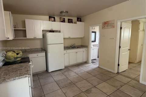 Villa ou maison à louer à Fort Myers, Floride: 1 chambre, 40.13 m2 № 1821643 - photo 1
