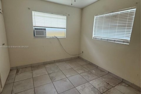 Villa ou maison à louer à Fort Myers, Floride: 1 chambre, 40.13 m2 № 1821643 - photo 3