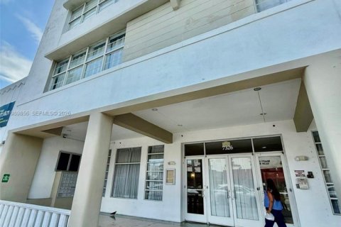 Кондоминиум с 1 спальней в Майами-Бич, Флорида № 2051924