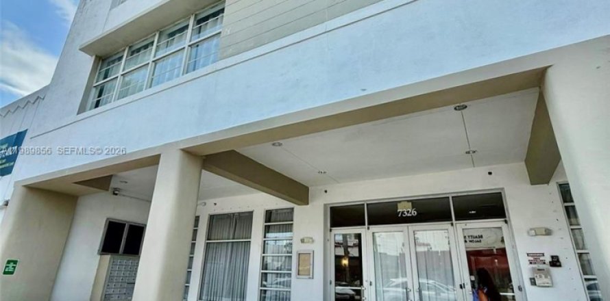 Кондоминиум с 1 спальней в Майами-Бич, Флорида № 2051924