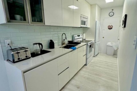 Condominio en venta en Miami Beach, Florida, 51.1 m2 № 1958921 - foto 4