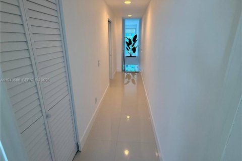 Снять в аренду кондоминиум в Майами, Флорида 2 спальни, 106.65м2, № 2011751 - фото 20