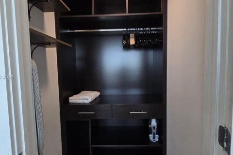 Condominio en alquiler en Miami, Florida, 2 dormitorios, 106.65 m2 № 2011751 - foto 7