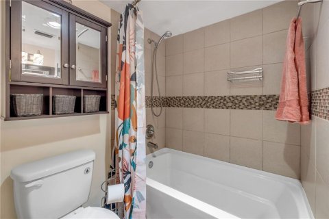 Купить кондоминиум в Порт-Оранж, Флорида 6 комнат, 138.89м2, № 1908159 - фото 26