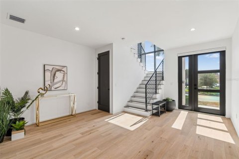 Townhouse in Tampa, Florida 4 bedrooms, 369.47 sq.m. № 2216199 - photo 11