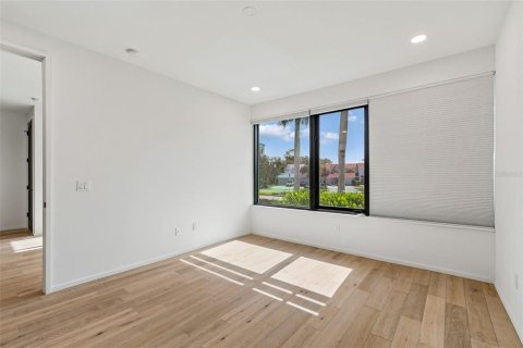 Townhouse in Tampa, Florida 4 bedrooms, 369.47 sq.m. № 2216199 - photo 20