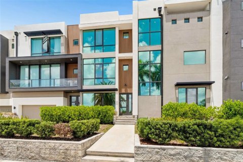 Townhouse in Tampa, Florida 4 bedrooms, 369.47 sq.m. № 2216199 - photo 2