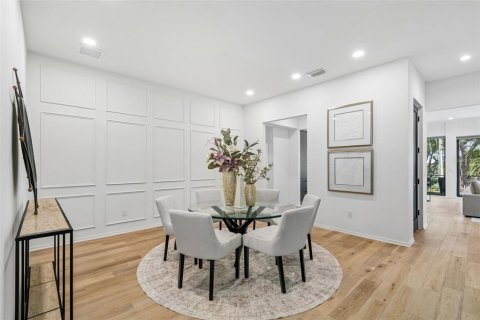 Townhouse in Tampa, Florida 4 bedrooms, 369.47 sq.m. № 2216199 - photo 6