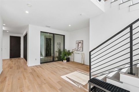 Townhouse in Tampa, Florida 4 bedrooms, 369.47 sq.m. № 2216199 - photo 13