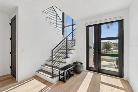 Townhouse in Tampa, Florida 4 bedrooms, 369.47 sq.m. № 2216199 - photo 12