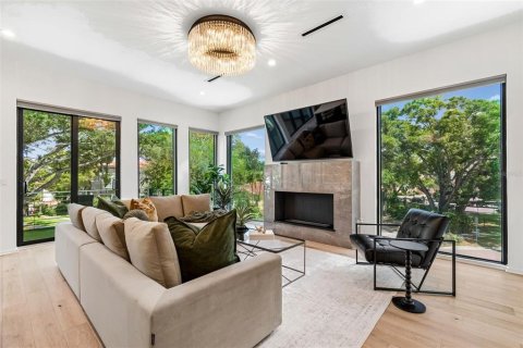 Townhouse in Tampa, Florida 4 bedrooms, 369.47 sq.m. № 2216199 - photo 5