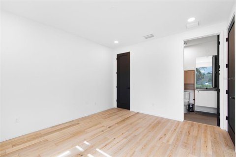 Townhouse in Tampa, Florida 4 bedrooms, 369.47 sq.m. № 2216199 - photo 21