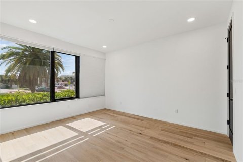 Townhouse in Tampa, Florida 4 bedrooms, 369.47 sq.m. № 2216199 - photo 19