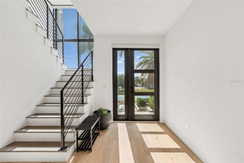 Townhouse in Tampa, Florida 4 bedrooms, 369.47 sq.m. № 2216199 - photo 14
