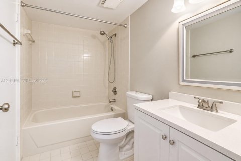 Condominio en alquiler en Miami, Florida, 2 dormitorios, 96.62 m2 № 2345722 - foto 5