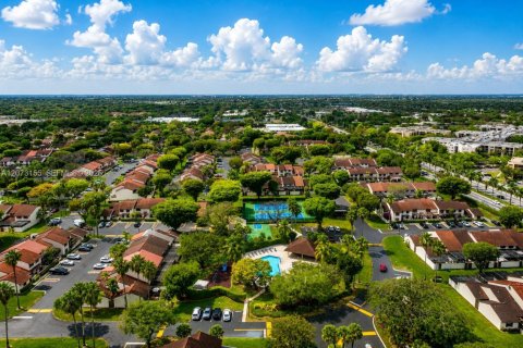 Condominio en alquiler en Miami, Florida, 2 dormitorios, 96.62 m2 № 2345722 - foto 11