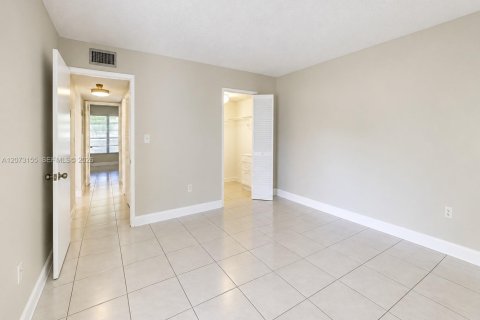 Condominio en alquiler en Miami, Florida, 2 dormitorios, 96.62 m2 № 2345722 - foto 7