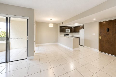 Condominio en alquiler en Miami, Florida, 2 dormitorios, 96.62 m2 № 2345722 - foto 3
