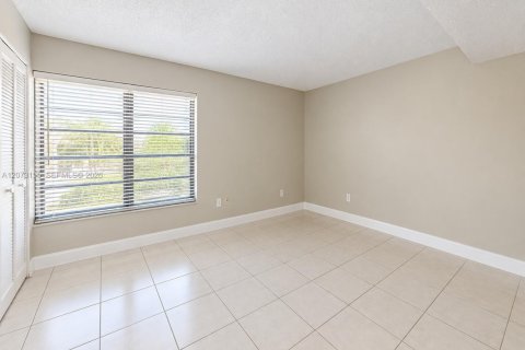 Condominio en alquiler en Miami, Florida, 2 dormitorios, 96.62 m2 № 2345722 - foto 8