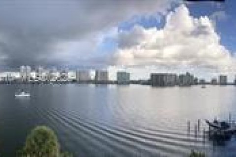 Condo à Sunny Isles Beach, Floride, 2 chambres  № 2016888