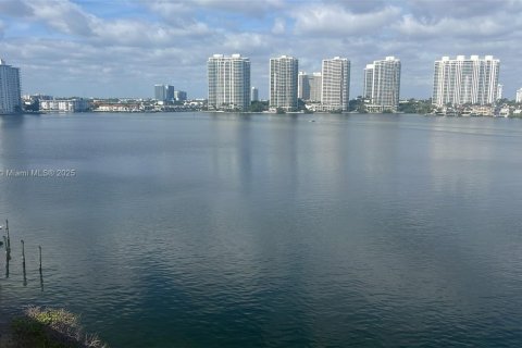 Condominio en venta en Sunny Isles Beach, Florida, 2 dormitorios, 113.06 m2 № 2016888 - foto 7