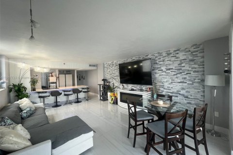 Condominio en venta en Sunny Isles Beach, Florida, 2 dormitorios, 113.06 m2 № 2016888 - foto 26