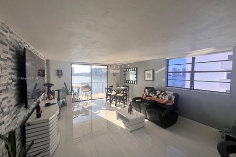 Condominio en venta en Sunny Isles Beach, Florida, 2 dormitorios, 113.06 m2 № 2016888 - foto 14