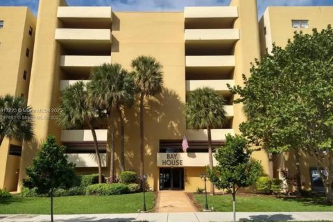 Condominio en venta en Sunny Isles Beach, Florida, 2 dormitorios, 113.06 m2 № 2016888 - foto 2