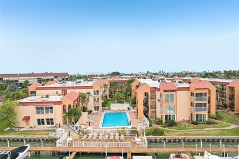 Condo à Saint Petersburg, Floride, 3 chambres  № 2279780