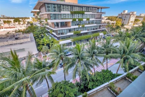 Condo in Miami Beach, Florida, 2 bedrooms № 2061595 - photo 21